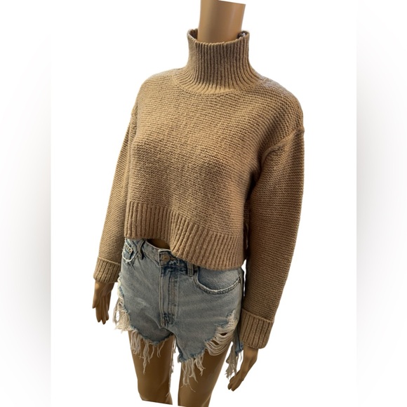 Suuuuper cute cropped turtleneck - Picture 7 of 7